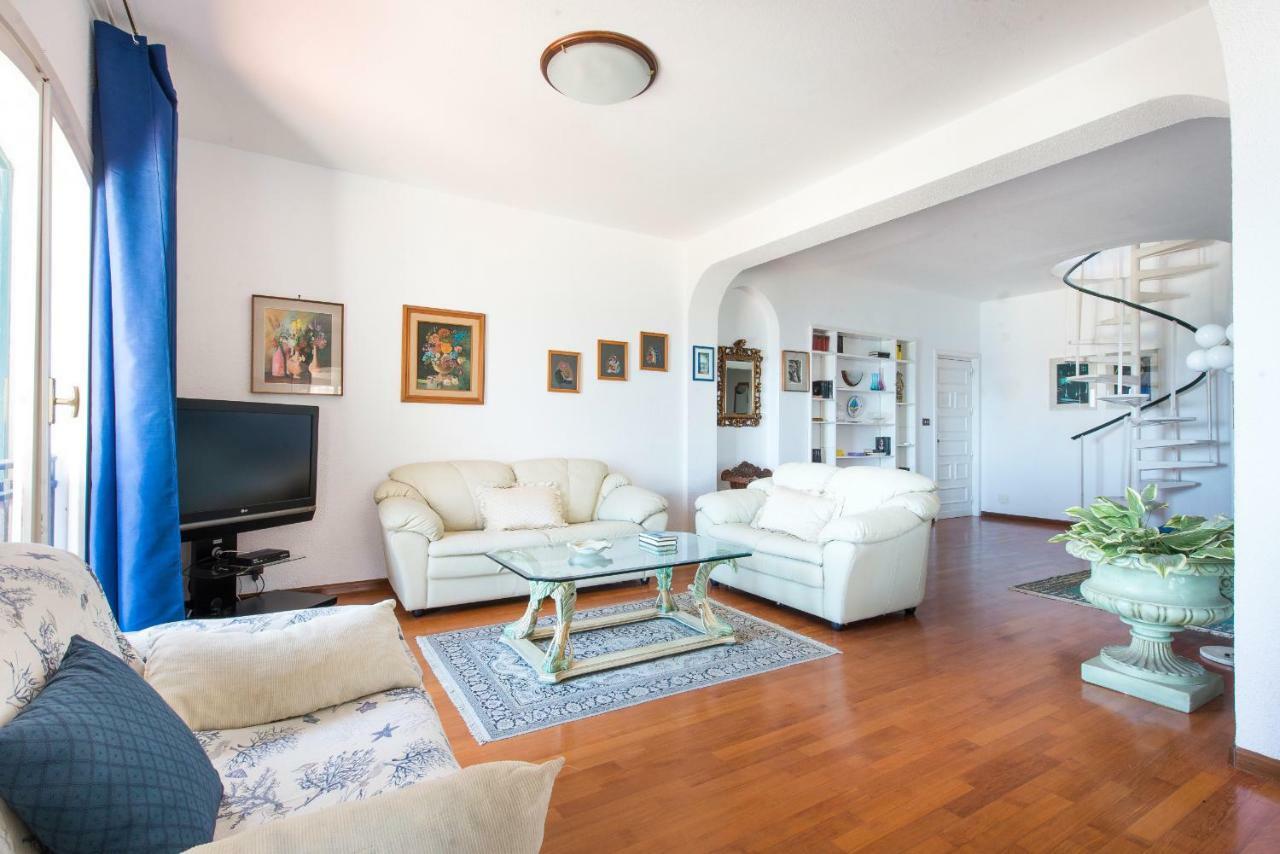 Casa Con Terrazza Sul Mare All'Addaura Palermo Kültér fotó